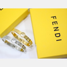 اساور FENDI