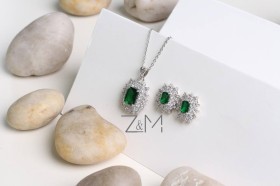 طقم اكسسوار حجر زيركون باللون الاخضر