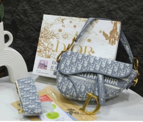 شنط christian dior