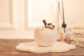 تحفة بشكل تفاحة