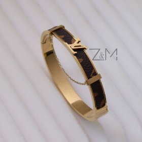 اسوارة Louis Vuitton