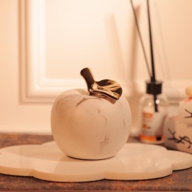 تحفة بشكل تفاحة