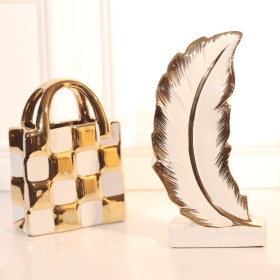 تحفة بتصميم ريشة