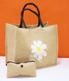 شنط خيش بطابع فني وعملي