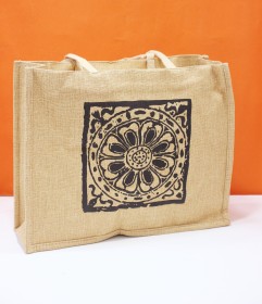 شنط خيش بطابع فني وعملي