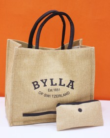 شنط خيش بطابع فني وعملي