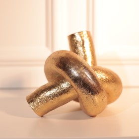 تحفة بتصميم عقدة لون ذهبي