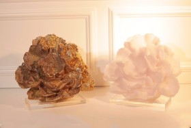 تحف بتصميم وردة