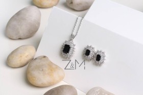 طقم اكسسوار حجر زيركون باللون الاسود