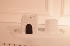 مبخرة ذات تصميم بيت