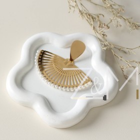 حلق بتصميم نصف دائرة