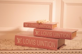 مجموعة كتب ديكورات LV