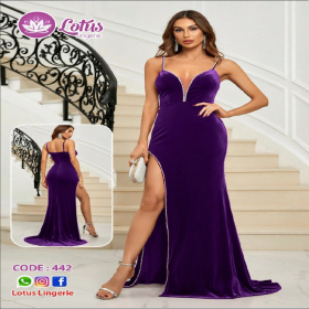 فستان سهرة أحمر مخملي فاخر بشق جانبي لامع