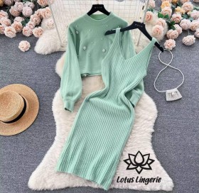 طقم كنزة وفستان صوفي أنيق باللون الفيروزي